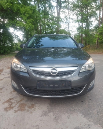 Opel Astra cena 17999 przebieg: 192000, rok produkcji 2012 z Margonin małe 67